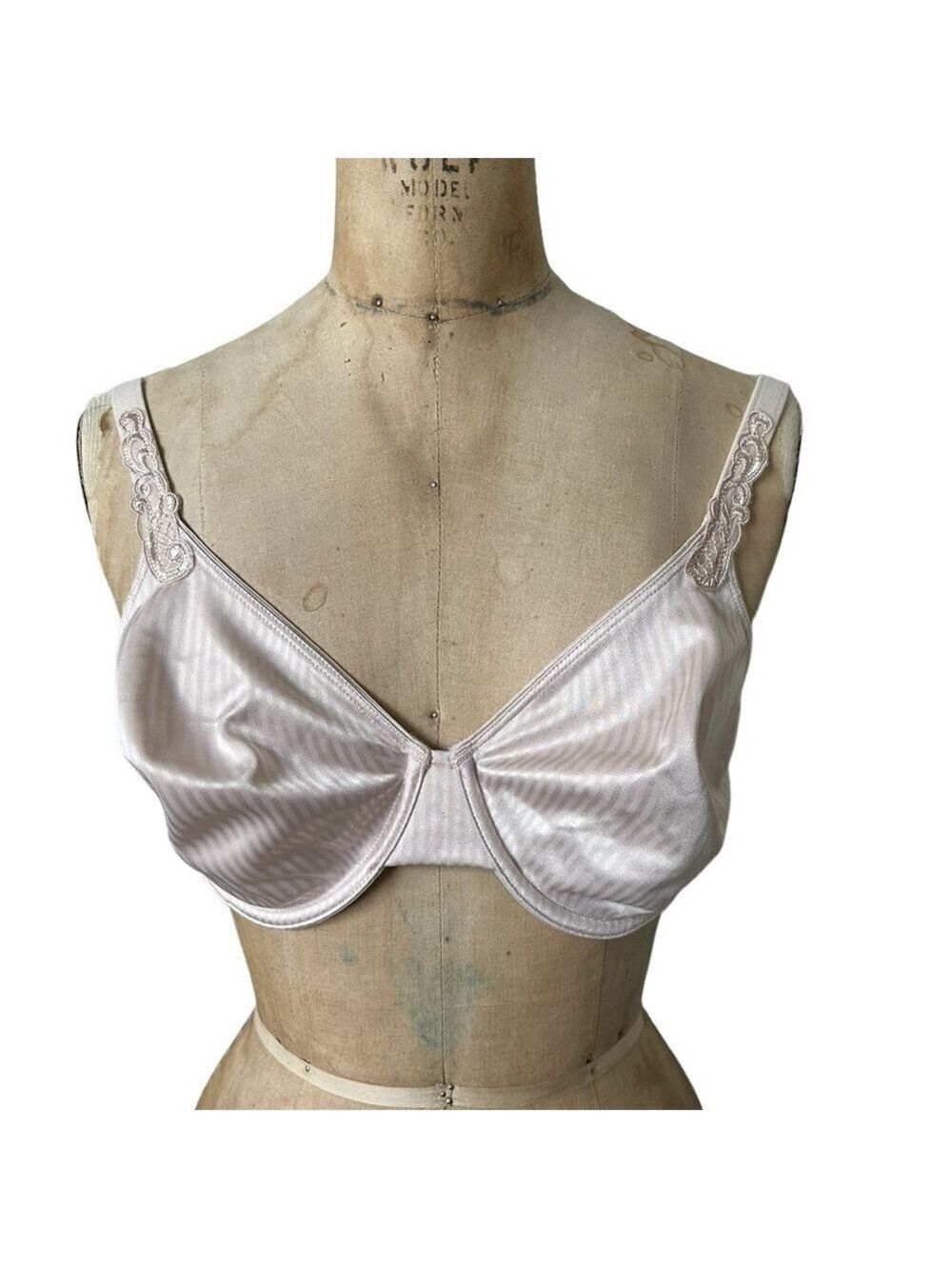 Olga striped underwire bra cream with lace detail size 36D 35074 full coverage